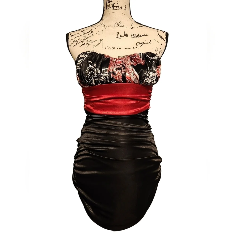 speechless strapless dress Juniors' Floral-Print Fit & Flare Mauve Wine Size 5 Finish the look with a matching clutch for a party you wont forget Speechless | Dresses | Speechless